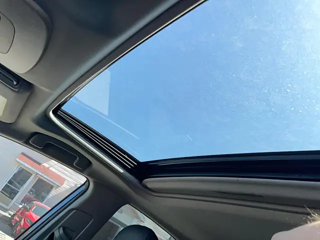 2019 Toyota Camry HYBRID SE - Photo 23