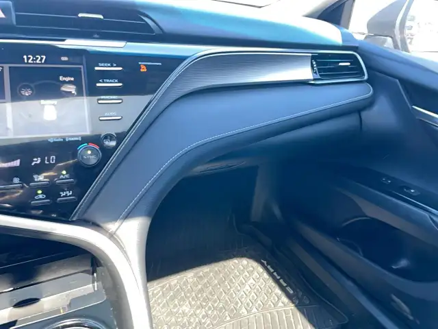 2019 Toyota Camry HYBRID SE - Photo 24