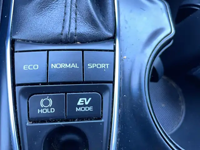 2019 Toyota Camry HYBRID SE - Photo 28