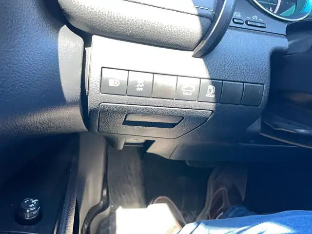 2019 Toyota Camry HYBRID SE - Photo 30