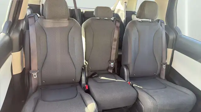 2022 Kia Carnival LX FWD Ltd Avail - Photo 12