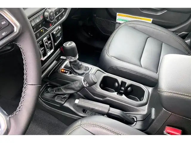 2026 Jeep Wrangler Sahara - Photo 8