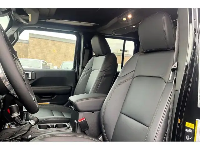 2026 Jeep Wrangler Sahara - Photo 9
