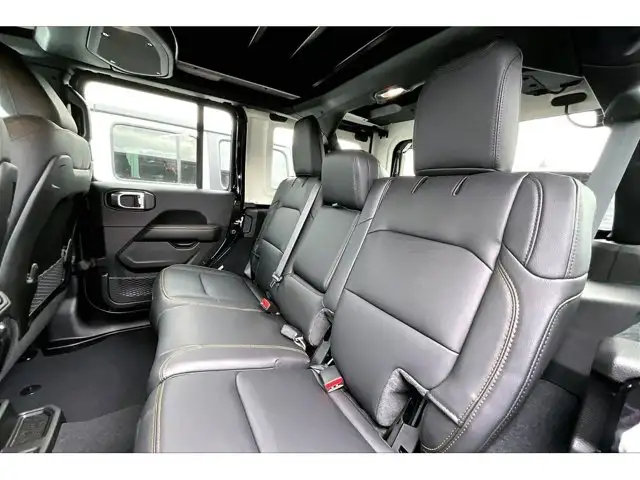 2026 Jeep Wrangler Sahara - Photo 10