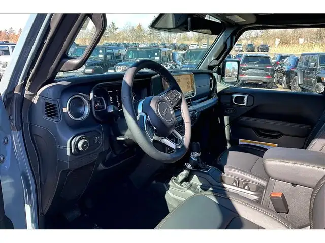2026 Jeep Wrangler Sahara - Photo 6