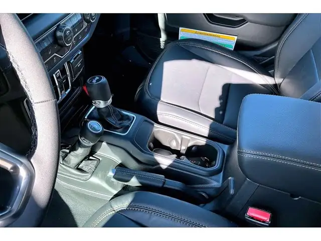 2026 Jeep Wrangler Sahara - Photo 8