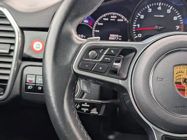 2021 Porsche Cayenne - Photo 25