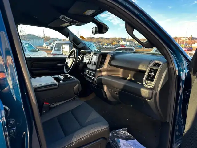 2024 RAM 1500 Tradesman SAVE OVER $20,000.00 ON THIS DEMO, BL... - Photo 15