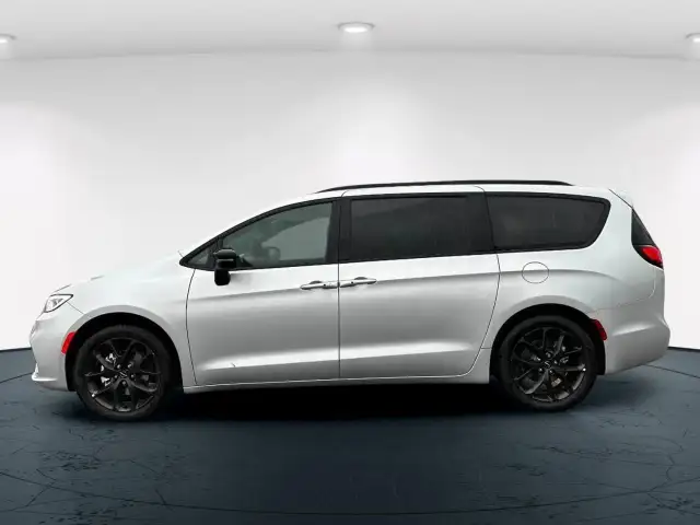 2024 Chrysler Pacifica Touring-L SAVE THOUSANDS!!!! DEMO P... - Photo 2
