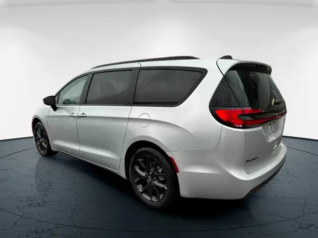 2024 Chrysler Pacifica Touring-L SAVE THOUSANDS!!!! DEMO P... - Photo 3