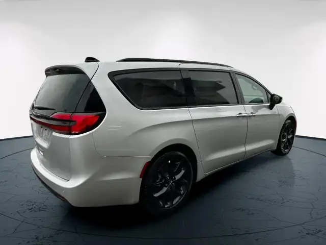 2024 Chrysler Pacifica Touring-L SAVE THOUSANDS!!!! DEMO P... - Photo 5