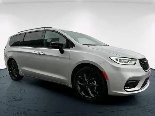 2024 Chrysler Pacifica Touring-L SAVE THOUSANDS!!!! DEMO P... - Photo 7