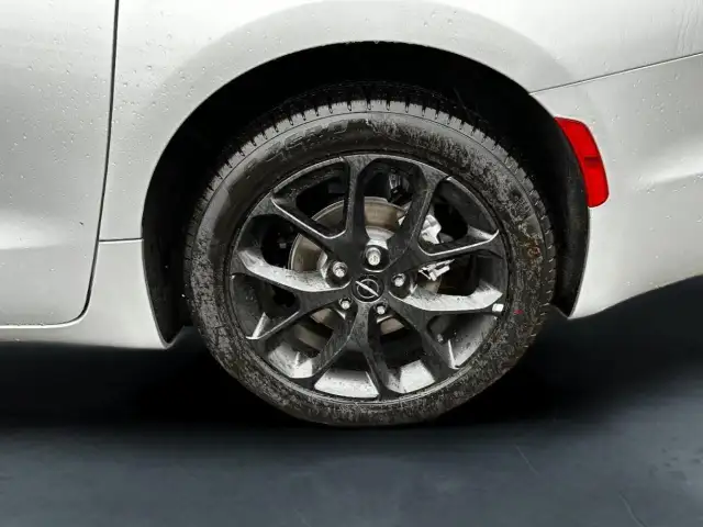 2024 Chrysler Pacifica Touring-L SAVE THOUSANDS!!!! DEMO P... - Photo 10