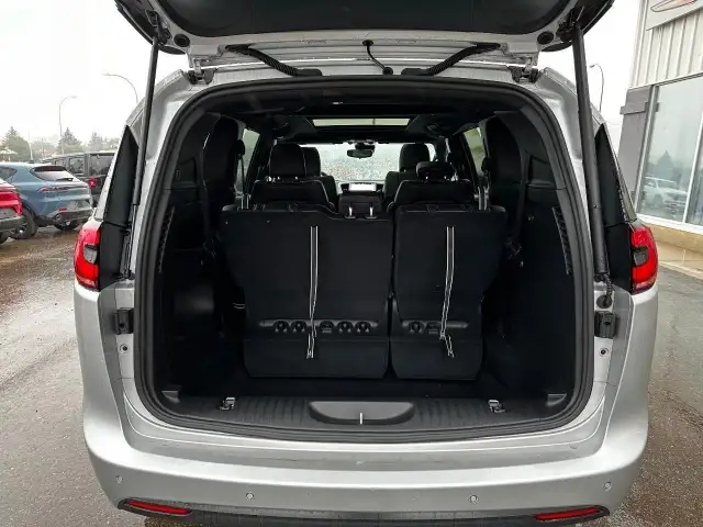 2024 Chrysler Pacifica Touring-L SAVE THOUSANDS!!!! DEMO P... - Photo 11