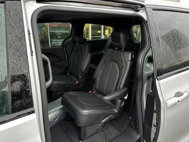 2024 Chrysler Pacifica Touring-L SAVE THOUSANDS!!!! DEMO P... - Photo 13