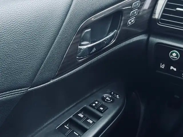 2016 Honda Accord V6 Touring - Photo 17