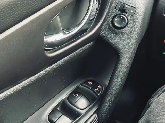 2016 Nissan Rogue AWD 4dr SV 7 PASSENGER - Photo 21