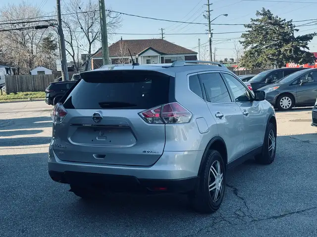 2016 Nissan Rogue AWD 4dr SV - Photo 4
