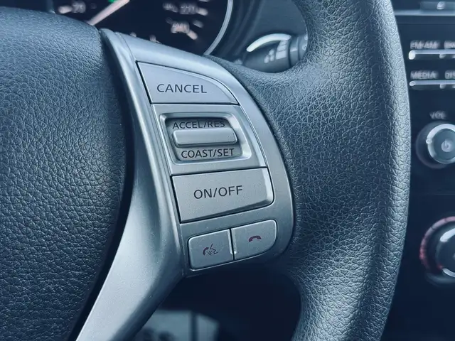 2016 Nissan Rogue AWD 4dr SV - Photo 12