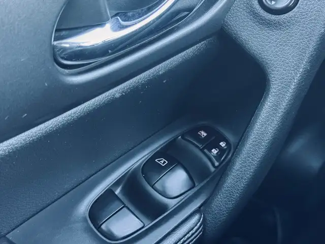 2016 Nissan Rogue AWD 4dr SV - Photo 15