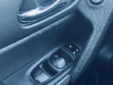 2016 Nissan Rogue AWD 4dr SV - Photo 15