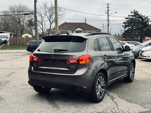2017 Mitsubishi RVR AWD 4dr 2.0L CVT SE Limited Edition - Photo 4