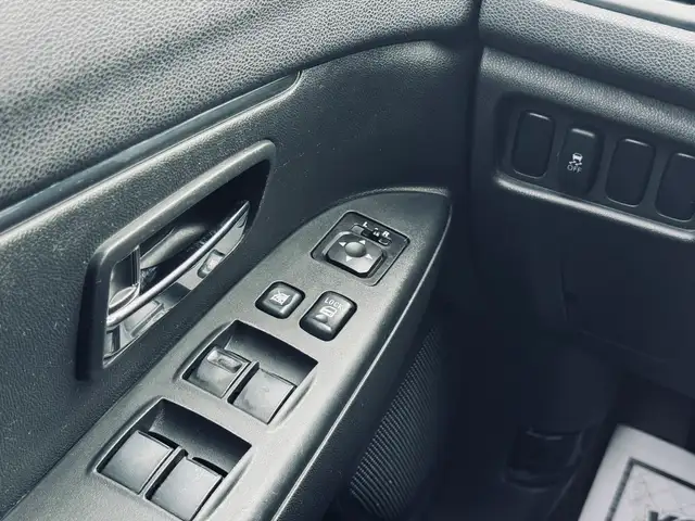 2017 Mitsubishi RVR AWD 4dr 2.0L CVT SE Limited Edition - Photo 17