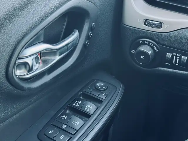 2015 Jeep Cherokee 4WD 4dr Limited - Photo 15