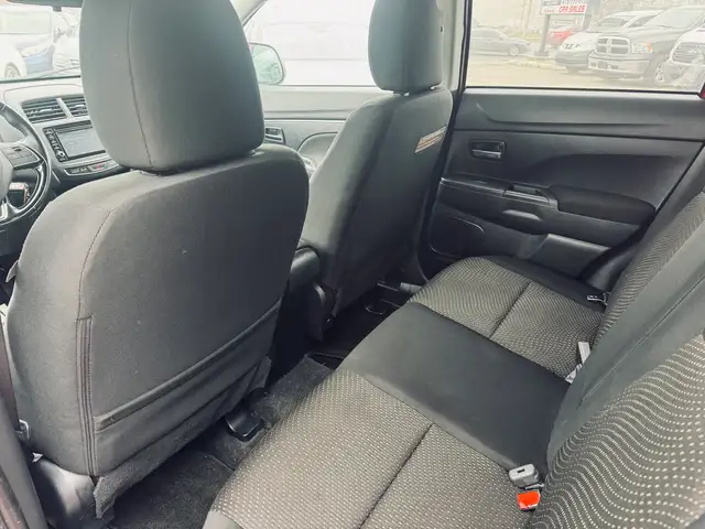 2016 Mitsubishi RVR AWD 4dr SE - Photo 7