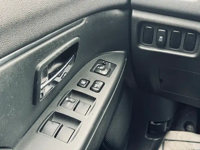 2016 Mitsubishi RVR AWD 4dr SE - Photo 17