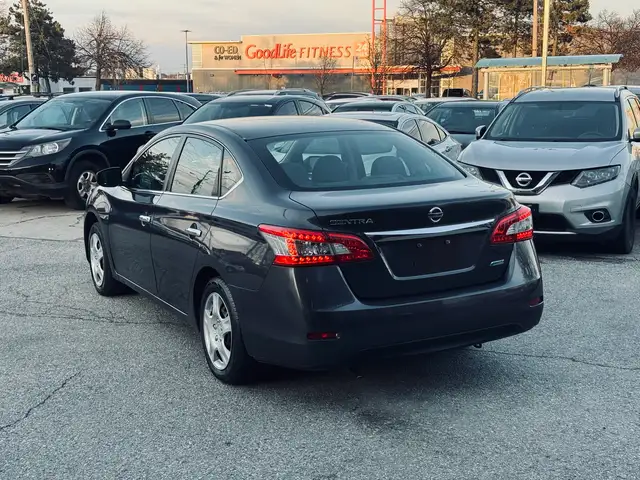 2015 Nissan Sentra 4dr Sdn S - Photo 3
