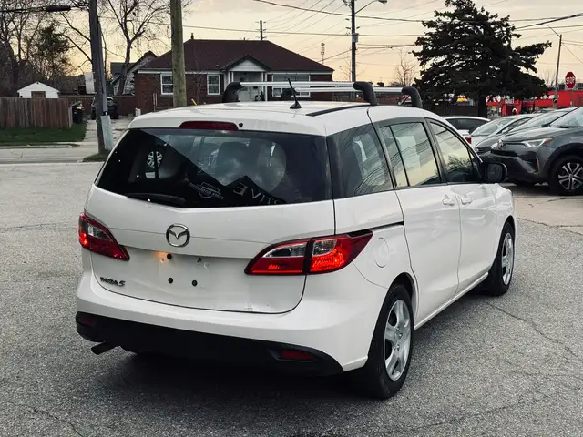 2016 Mazda Mazda5 GS - Photo 4