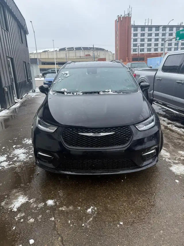 2025 Chrysler Pacifica Limited - Photo 2