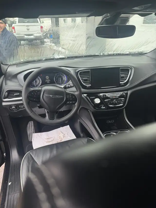 2025 Chrysler Pacifica Limited - Photo 6