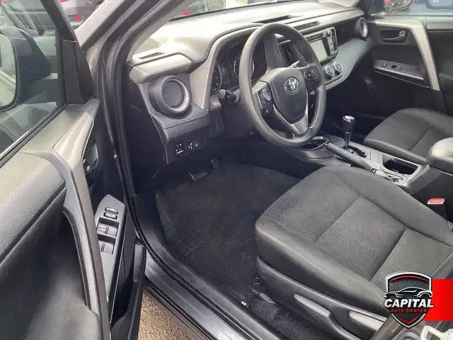 2018 Toyota RAV4 LE - Photo 5