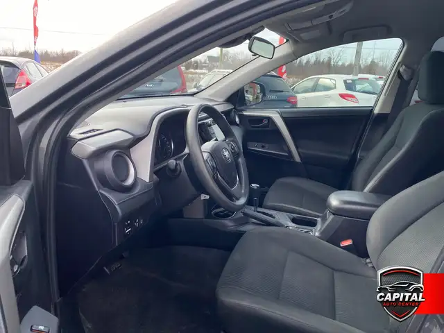 2018 Toyota RAV4 LE - Photo 6