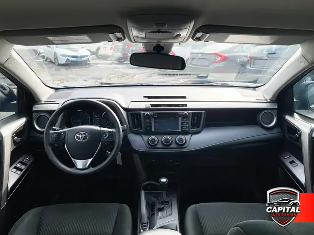 2018 Toyota RAV4 LE - Photo 9