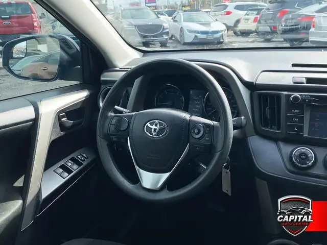2018 Toyota RAV4 LE - Photo 10