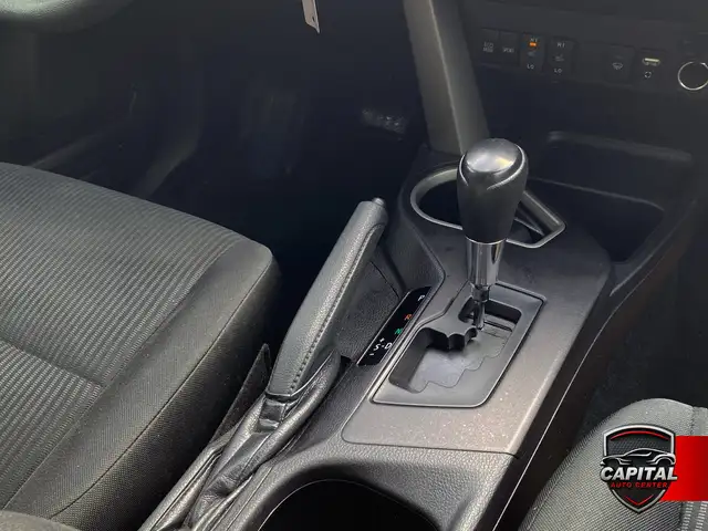2018 Toyota RAV4 LE - Photo 11