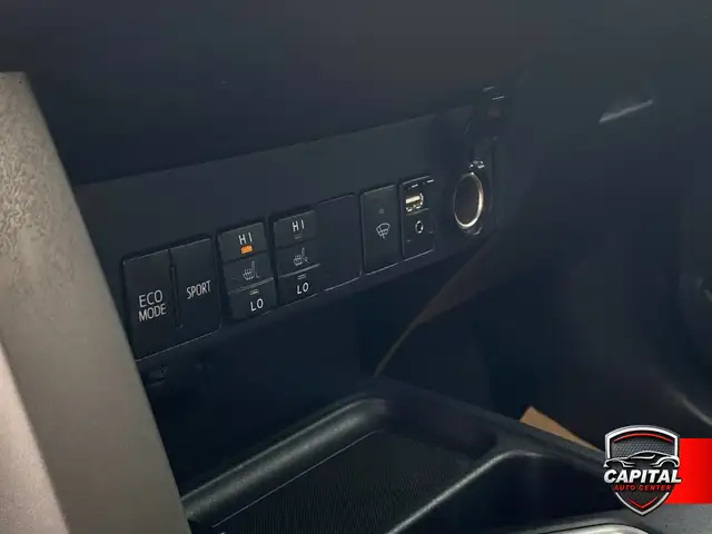 2018 Toyota RAV4 LE - Photo 12