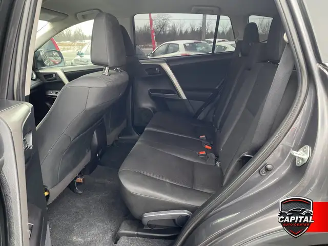 2018 Toyota RAV4 LE - Photo 13