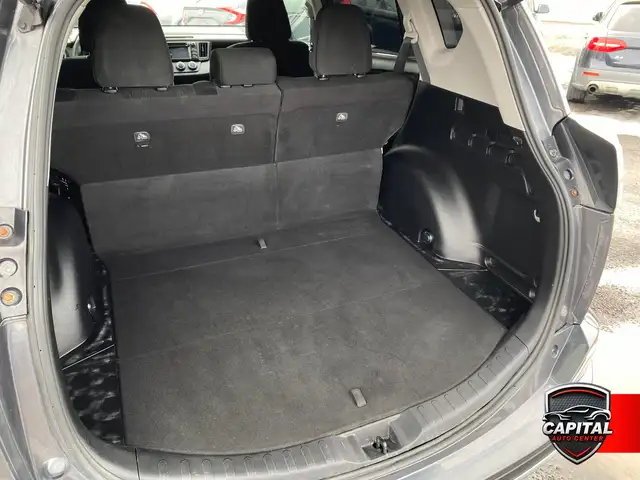 2018 Toyota RAV4 LE - Photo 15
