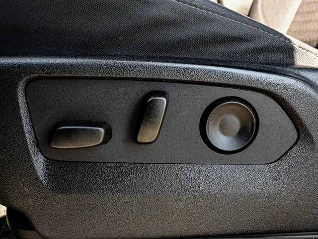 2025 Chevrolet Silverado 1500 LT 5.3L - Photo 17