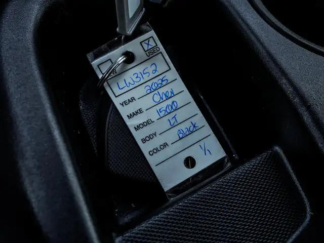 2025 Chevrolet Silverado 1500 LT 5.3L - Photo 31