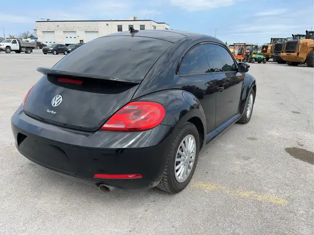 2012 Volkswagen Beetle - Photo 5