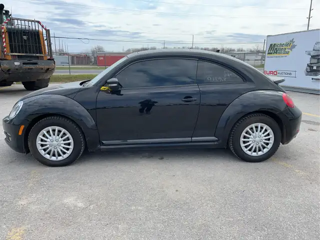 2012 Volkswagen Beetle - Photo 8