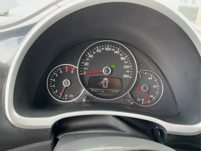 2012 Volkswagen Beetle - Photo 11