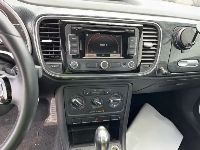 2012 Volkswagen Beetle - Photo 12