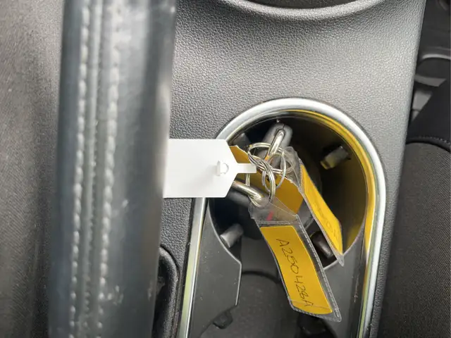 2012 Volkswagen Beetle - Photo 13