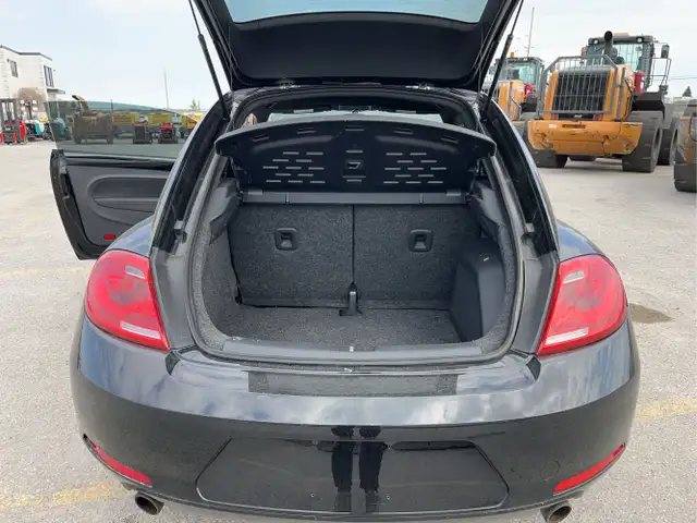 2012 Volkswagen Beetle - Photo 15